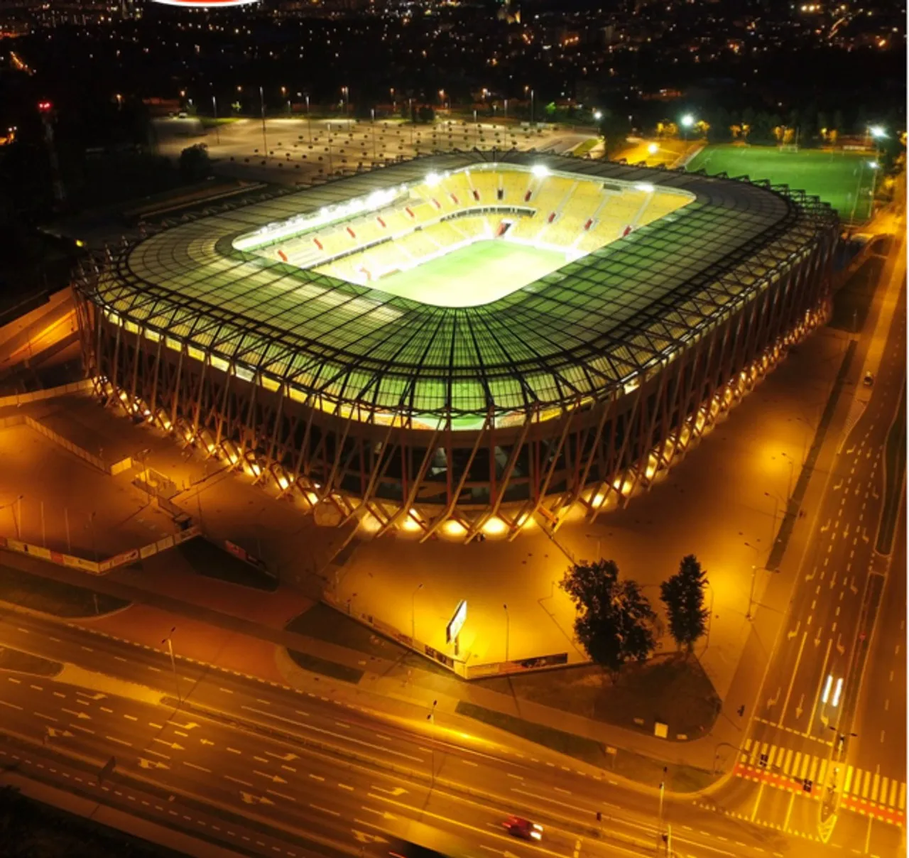 Chorten Arena w Białymstoku wieczorem, widok z lotu ptaka